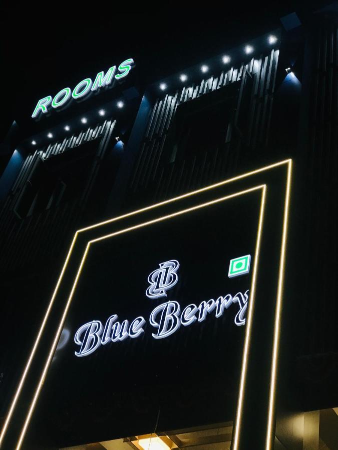 Hotel Blue Berry Gandhinagar Exterior photo